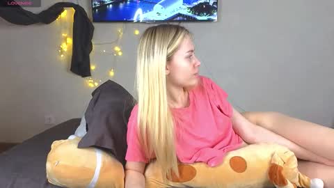 Snapshot of alena_hot_sex chatting on November 2025 05:13:02 PM Alena online show from November 2025 05:13:02 PM