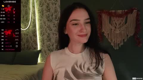 Snapshot of alena_navi chatting on December 2024 05:05:02 PM Alena online show from December 2024 05:05:02 PM