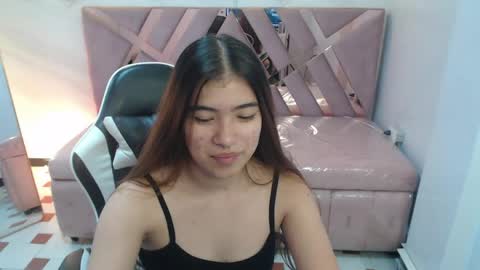 Snapshot of alesia_v chatting on June 2026 03:18:01 AM Live 1000pm 600am COLOMBIAN HOUR online show from June 2026 03:18:01 AM
