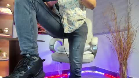 ALESSANDRO  WYE online show from February 2025 12:24:01 AM