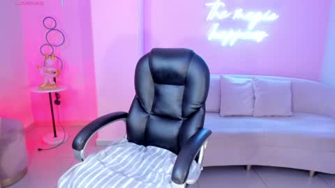 Snapshot of alessaromero chatting on February 2025 07:22:02 PM ALESSA ROMERO online show from February 2025 07:22:02 PM