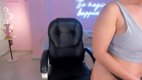 Snapshot of alessaromero chatting on February 2025 08:33:02 PM ALESSA ROMERO online show from February 2025 08:33:02 PM