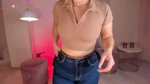 Snapshot of alessaromero chatting on March 2025 01:58:01 AM ALESSA ROMERO online show from March 2025 01:58:01 AM