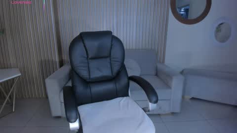 Snapshot of alessaromero chatting on November 2025 08:12:01 PM ALESSA ROMERO online show from November 2025 08:12:01 PM