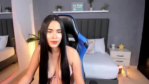 A L E S S I A online show from February 2025 12:06:01 AM