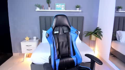 A L E S S I A online show from February 2025 08:41:02 PM