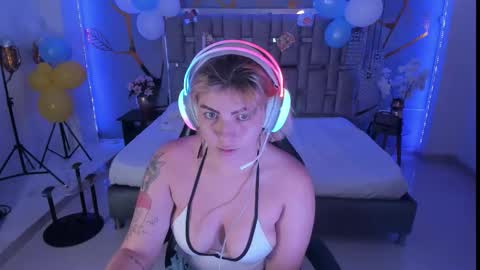 Snapshot of alessiadouce chatting on September 2025 04:06:01 AM Alessia online show from September 2025 04:06:01 AM