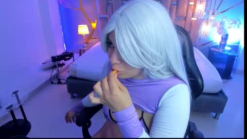 Snapshot of alessiadouce chatting on November 2025 04:34:01 AM Alessia online show from November 2025 04:34:01 AM