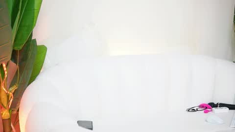 Snapshot of alessiaplays chatting on March 2026 09:43:02 PM Alessia online show from March 2026 09:43:02 PM