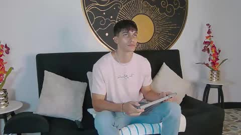 Alessio online show from November 2025 12:04:01 PM