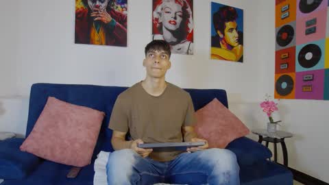 Alessio online show from November 2025 12:16:01 PM