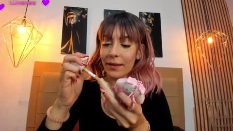 Aleszia online show from October 2025 07:22:02 PM