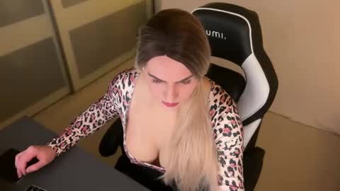 Snapshot of alevsandra87 chatting on December 2024 10:59:02 PM Leyla Leg online show from December 2024 10:59:02 PM