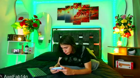 sneider online show from February 2025 07:09:01 PM