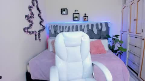 alex online show from December 2024 12:05:01 PM