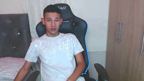 Snapshot of alex_diorrr chatting on January 2025 12:39:01 AM Alex online show from January 2025 12:39:01 AM