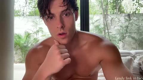 Snapshot of alex_islive chatting on May 2026 08:28:01 PM Alex Stone online show from May 2026 08:28:01 PM