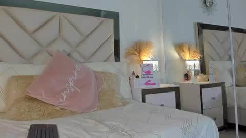 alexa_tobar online show from September 2025 11:16:02 PM