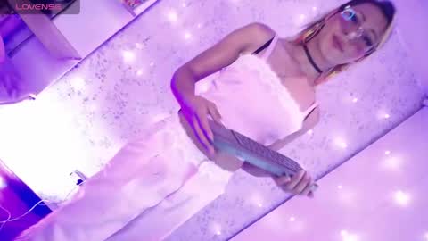 alexaavandercloude online show from April 2026 07:49:01 PM