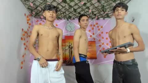 chicos hot online show from February 2025 03:33:02 AM