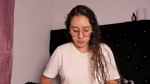 alexandra clauss online show from November 2025 01:05:01 AM