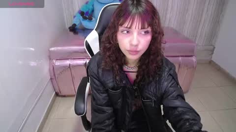 alexandra  online show from November 2025 07:57:01 PM