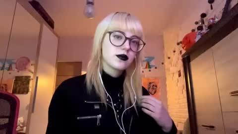 Lia online show from November 2025 02:12:02 PM