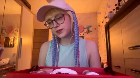 Lia online show from November 2025 02:06:01 PM