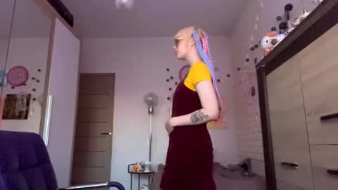 Lia online show from November 2025 02:05:01 PM