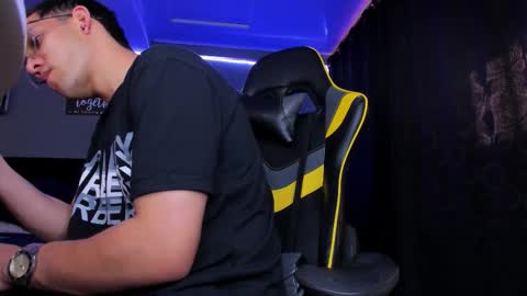 alexgiraldo__ online show from October 2025 02:29:01 PM