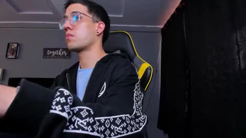 alexgiraldo__ online show from October 2025 12:13:02 PM