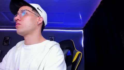 alexgiraldo__ online show from November 2025 12:05:02 PM