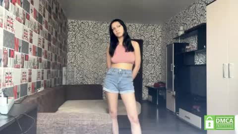 Snapshot of alexiaficke chatting on May 2026 08:21:02 AM Emila online show from May 2026 08:21:02 AM