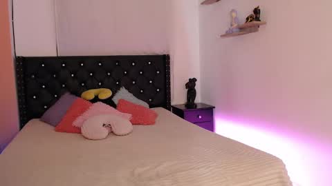 Alexis online show from September 2025 05:20:01 AM