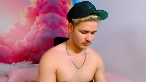 Alex online show from November 2025 07:01:02 PM