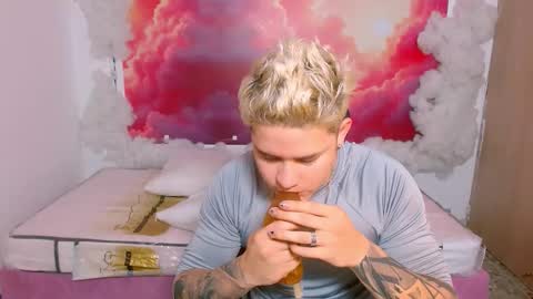 Alex online show from November 2025 07:13:02 PM