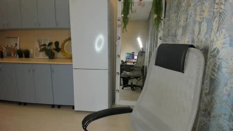 Snapshot of alexs_771 chatting on March 2025 12:12:01 PM Dennis online show from March 2025 12:12:01 PM