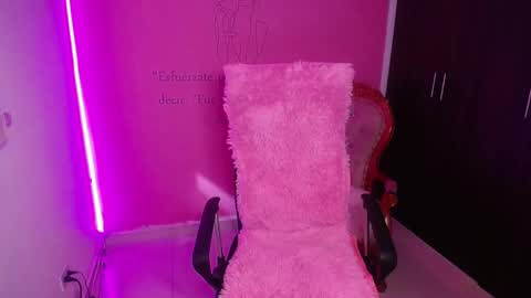 alexxa_1111 online show from November 2025 01:50:02 AM