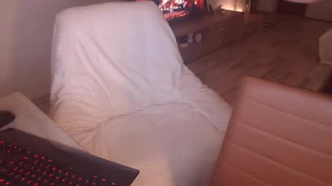 Jhoa online show from October 2025 11:03:01 PM