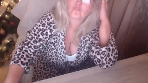 Jhoa online show from December 2025 01:10:02 AM