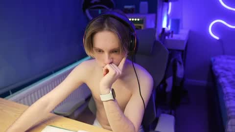 Snapshot of alexycutie chatting on April 2026 02:04:02 PM Alexycutie online show from April 2026 02:04:02 PM