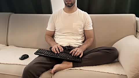 alfadreamer0011 online show from January 2026 11:37:01 AM