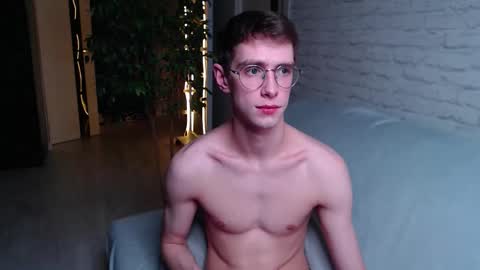 Alfie online show from October 2025 04:10:01 AM