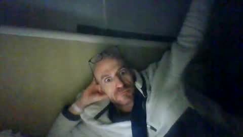 Edgarrrdd1021 online show from May 2026 04:18:02 AM