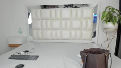 Alhana online show from December 2025 08:24:02 PM