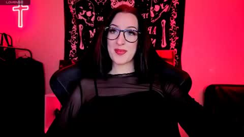 Snapshot of alice___mistress chatting on June 2026 09:35:01 PM Miss Alice online show from June 2026 09:35:01 PM