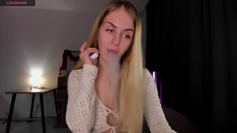 alice_dias online show from December 2024 03:53:02 PM