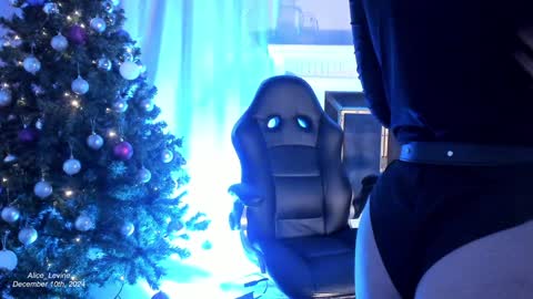 Alice  online show from December 2024 10:05:02 PM