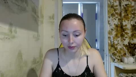Snapshot of alice_smiles chatting on May 2026 12:00:02 PM Alice smiles online show from May 2026 12:00:02 PM