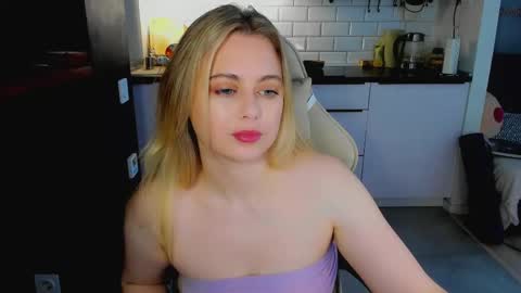 Snapshot of alice_wander chatting on June 2026 04:35:02 AM Alice online show from June 2026 04:35:02 AM